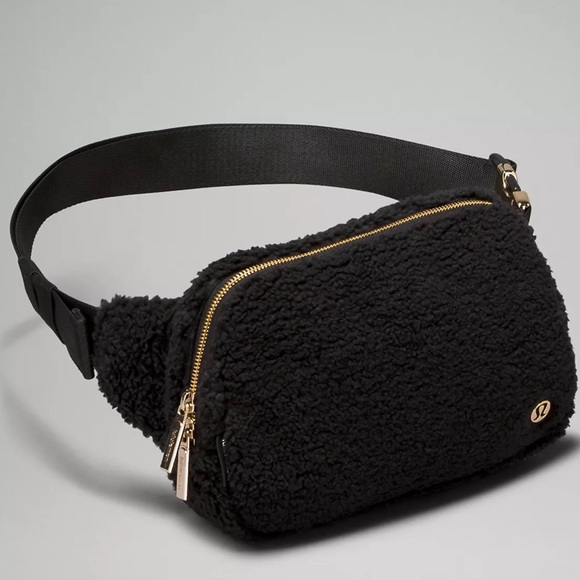 NWT Lululemon Black Fleece 2L Belt Bag with Gold Hardware, Sold Out!! 😍 - Picture 2 of 11